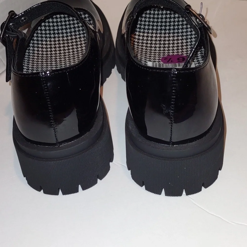 NEW Seychelles Black Faux Patent Leather Chunky Lug Sole Style name Alley Cat